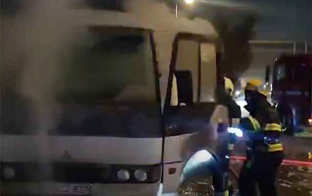 sumqayitda-avtobus-yanib