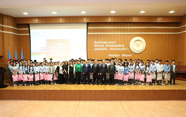 adil-eliyev-novbeti-defe-genclerle-gorusdu