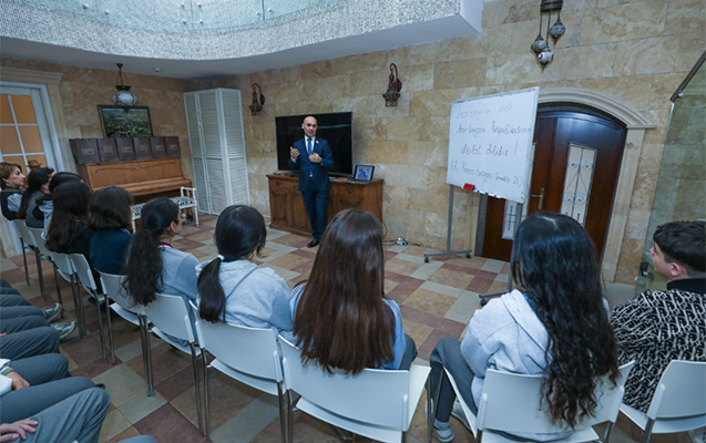 edibin-evinde-mekteblilerle-gorus-kecirildi