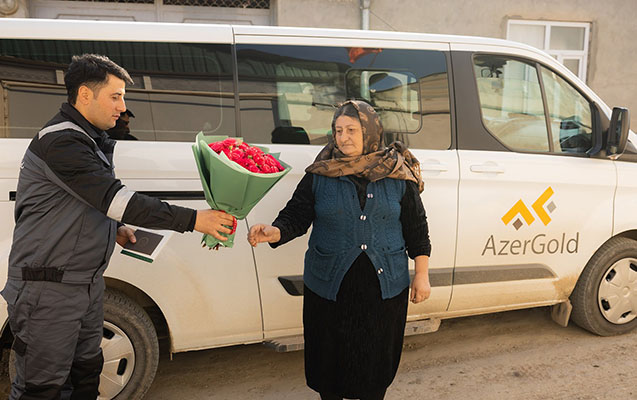 azergold-sehid-analarini-ziyaret-etdi