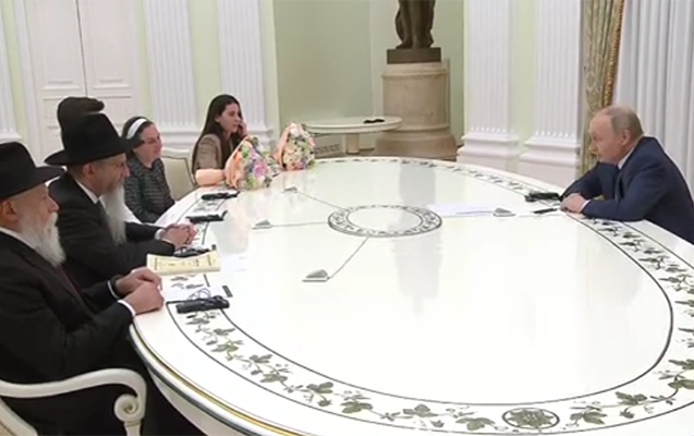 putin-hemas-girovlugundan-azad-edilmis-rusiyali-ile-gorusdu