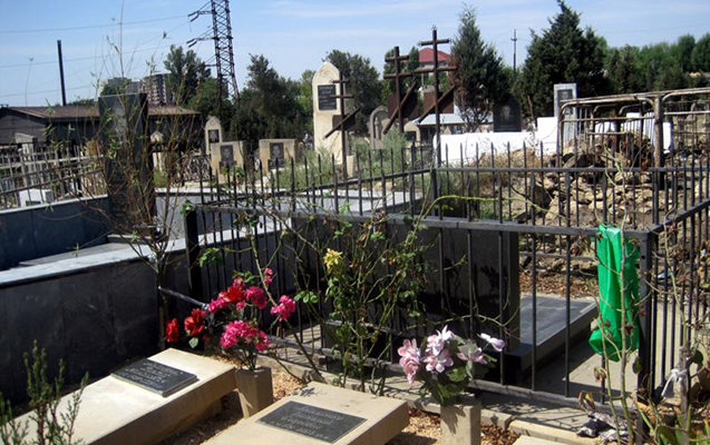 atasinin-mezari-ustunde-agir-veziyyetde-tapildi