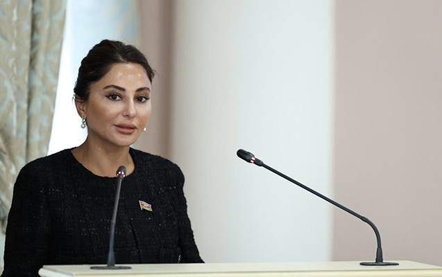 emine-agazade-meruze-etdi