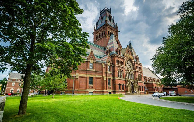 harvard-tramp-administrasiyasini-mehkemeye-verdi