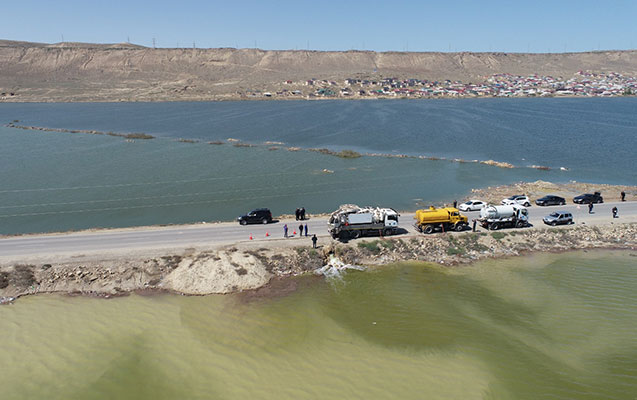 lokbatanda-evlerin-heyetleri-sudan-temizlenir