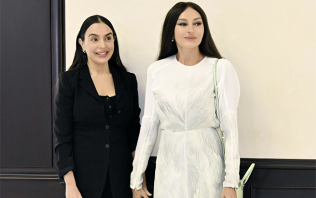 mehriban-eliyeva-ailesi-ile-boyuk-xalq-sarayinda-oldu