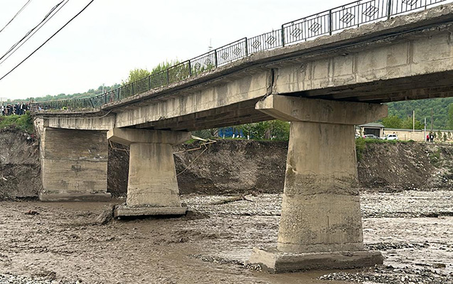 qubada-korpu-cokdu-30-dan-cox-kendin-yolu-baglandi