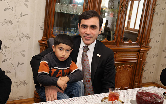 anar-memmedov-sehid-ovladini-ziyaret-etdi