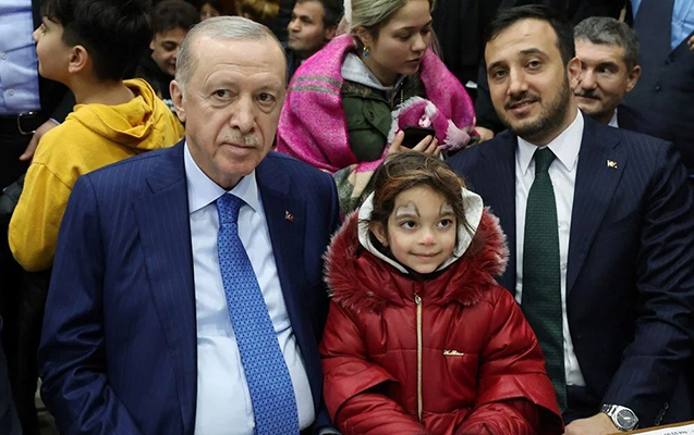 erdogan-zelzeleye-gore-kucede-geceleyenlere-bas-cekdi