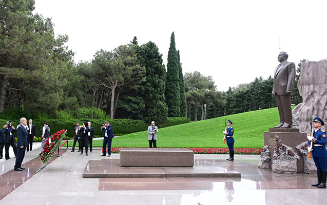 iran-prezidenti-fexri-ve-sehidler-xiyabanlarinda-oldu