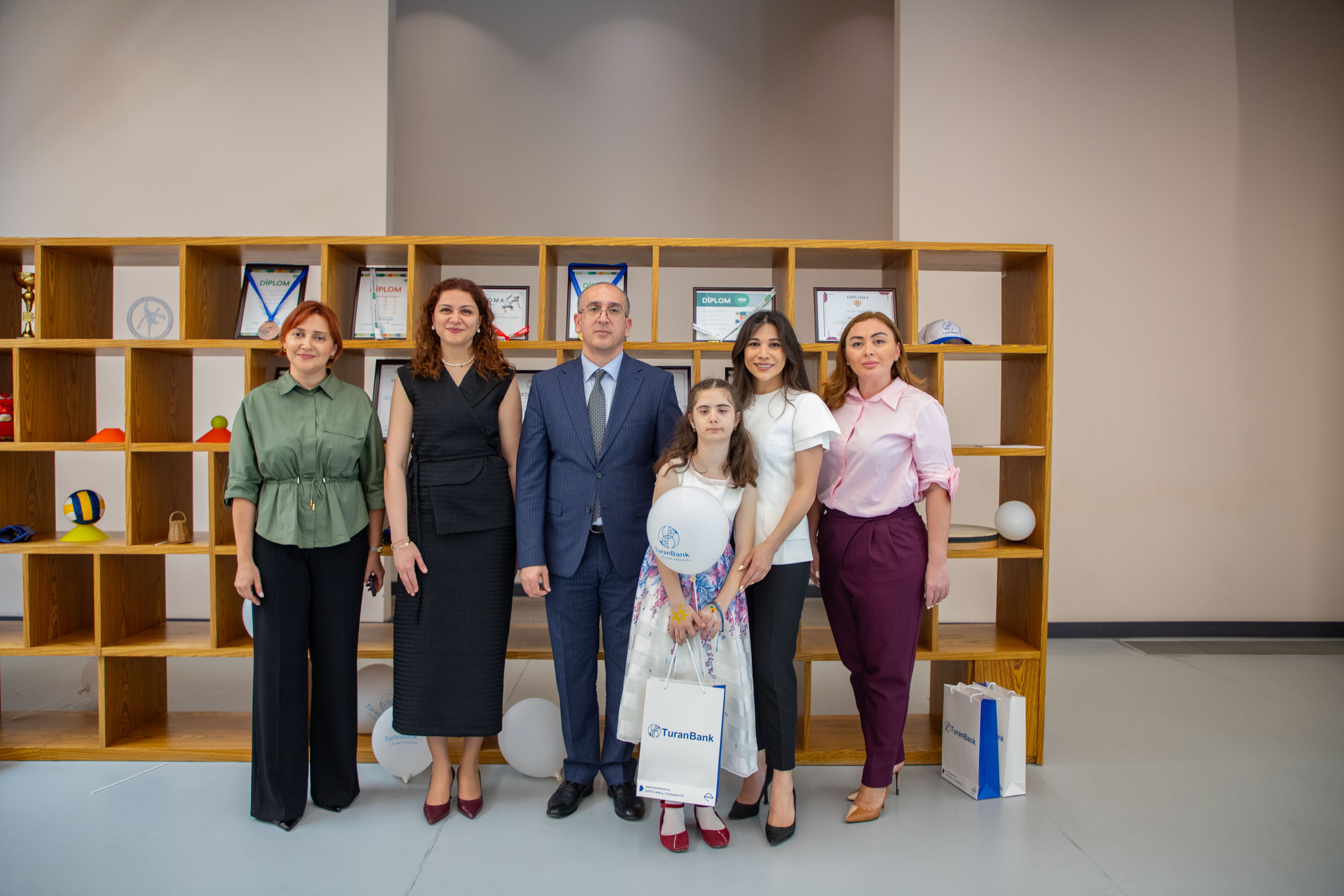 “TuranBank” və DOST Agentliyi həssas qrupdan olan uşaqları sevindirdi - VİDEO