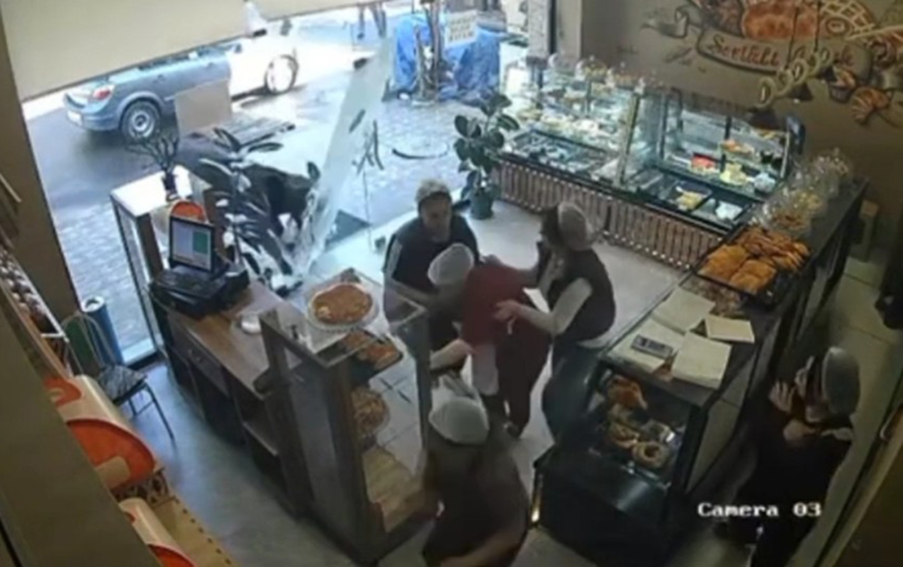 inek-sirniyyat-magazasina-hucum-cekdi