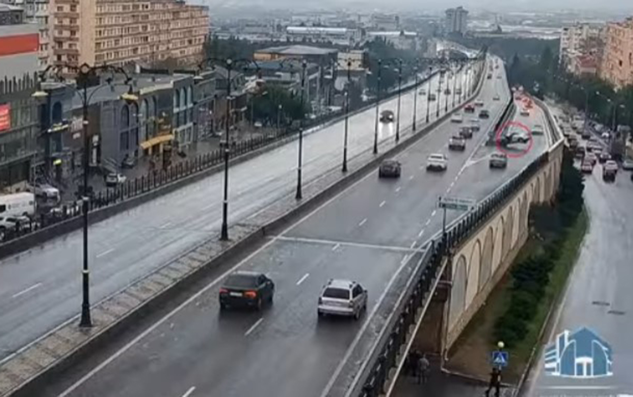 Sürücünün öldüyü qəzanın anbaan  - Görüntüləri  