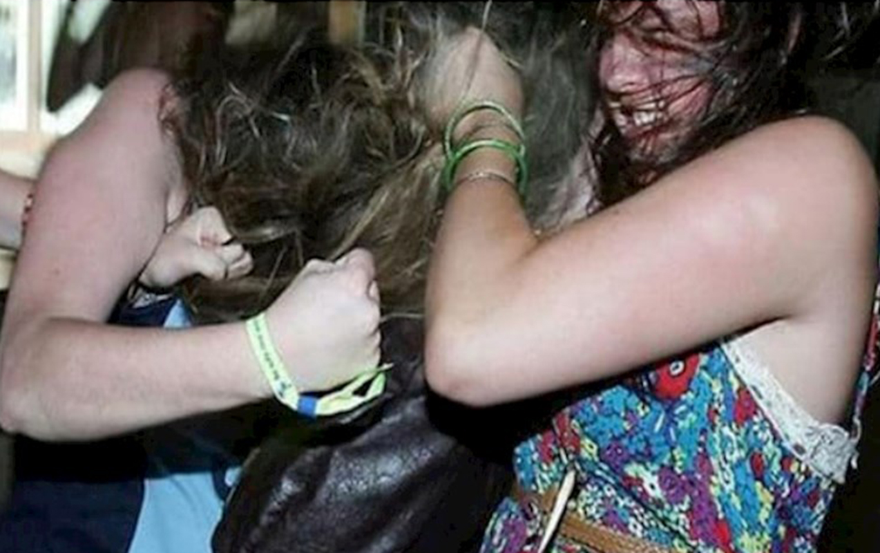 Kafedə müğənni ilə ofisiantın əlbəyaxa davası  - Bəraət verildi  