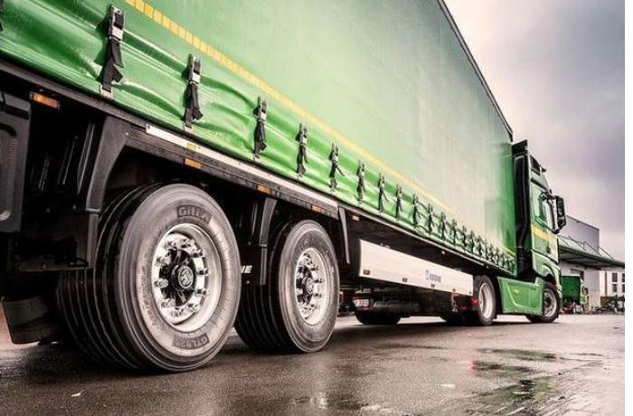 TIR-da və yarımtikilidə meyit tapıldı