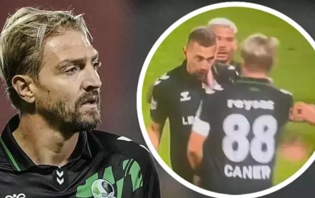 Məşhur futbolçu komanda yoldaşına şillə vurdu  - Video  