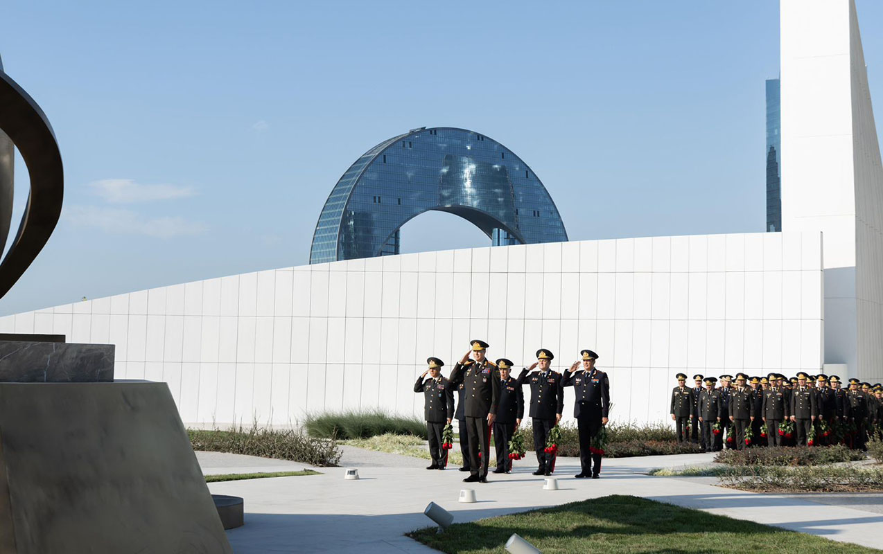 DİN-in şəxsi heyəti Anım Günü ilə bağlı Zəfər parkında  - Video  