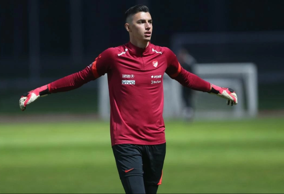 Türkiyəli qapıçı milli komandanın düşərgəsini icazəsiz tərk etdi