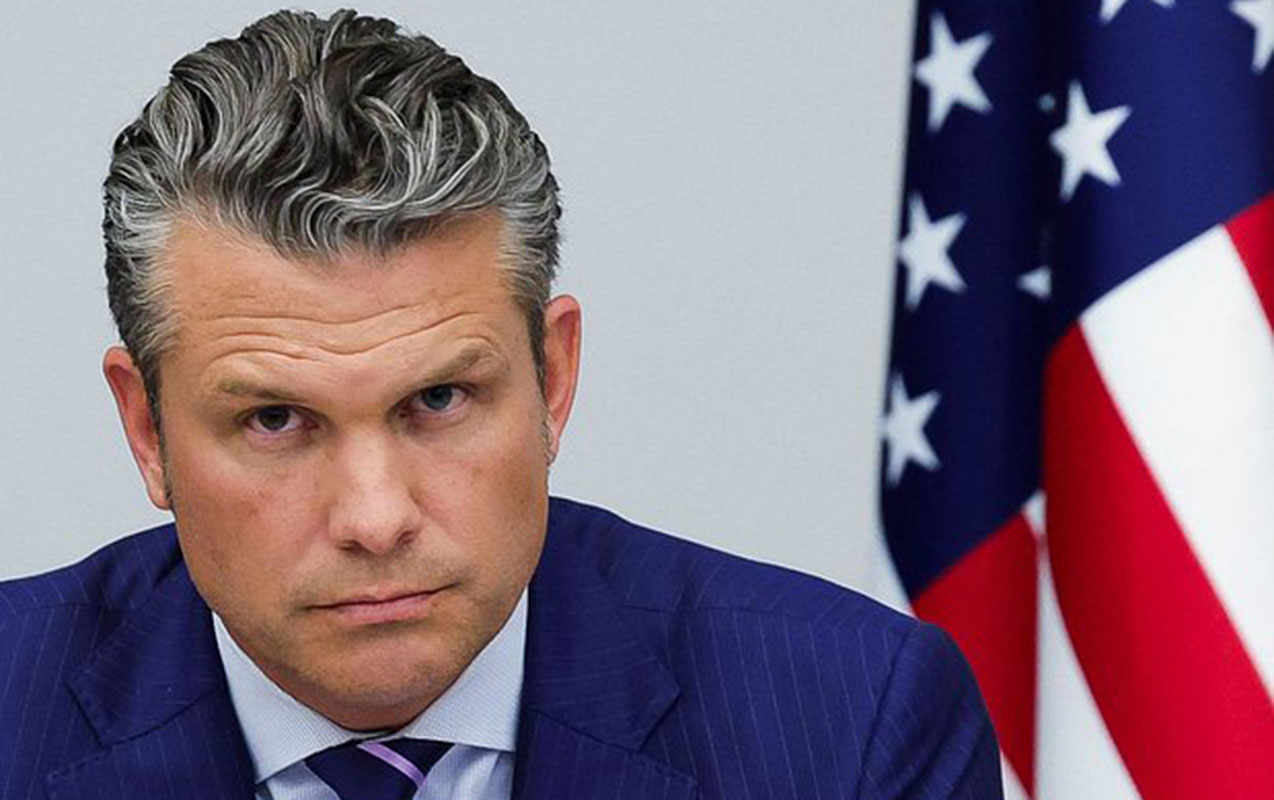 Pentaqon rəhbərinin göyərtəsində olduğu təyyarə təcili eniş etdi