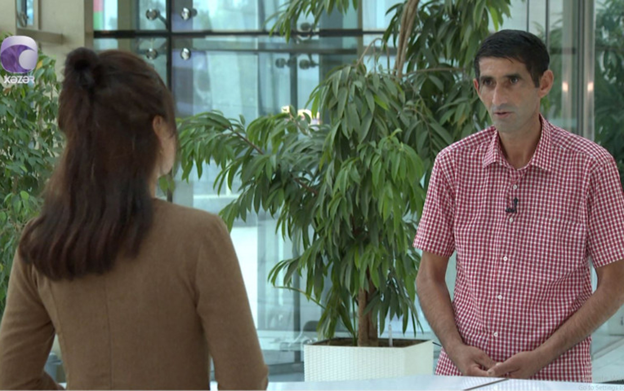 Araba sürür, adına 5 şirkət var  - Video  