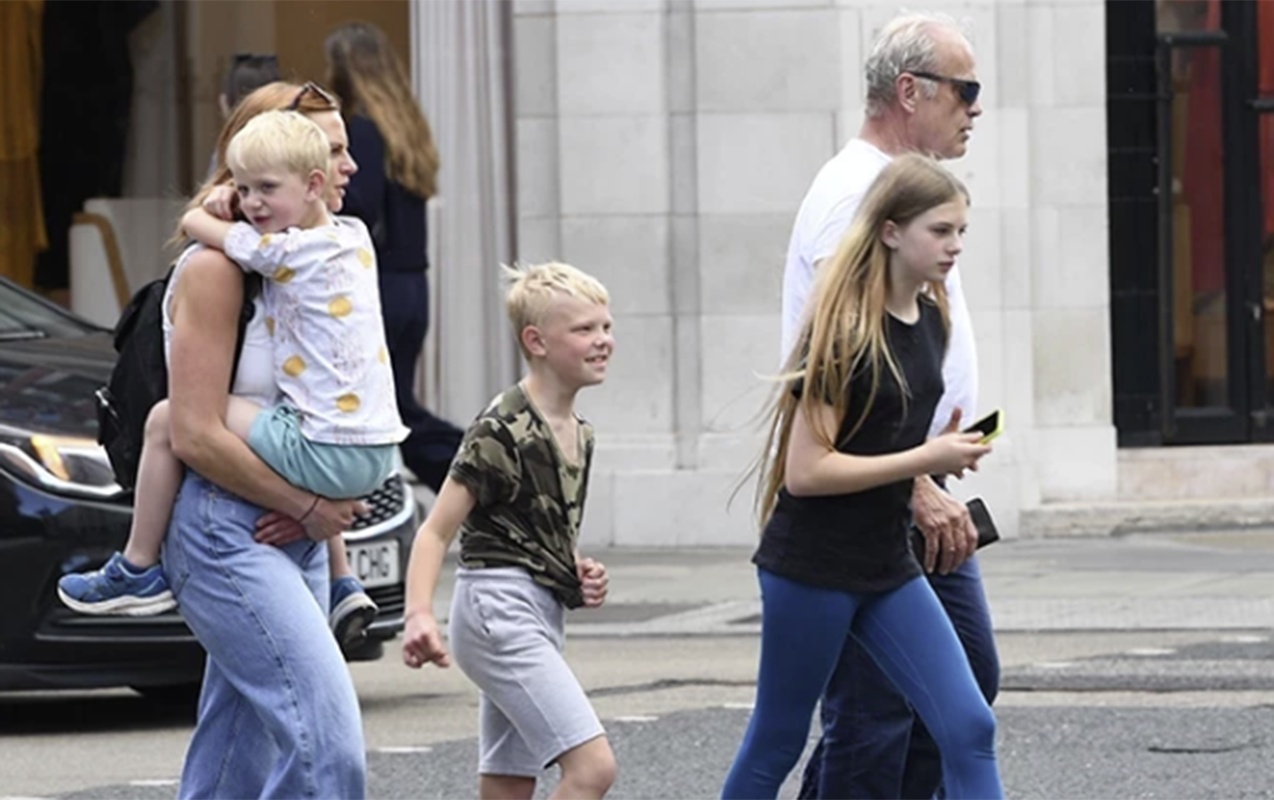 70 yaşlı aktyor səkkizinci dəfə ata oldu