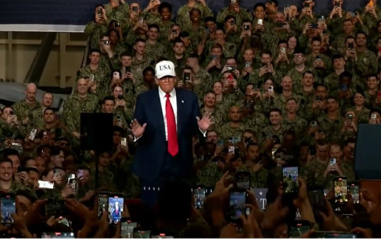 Bu dəfə hərbçilərin qarşısında rəqs etdi  - Video  