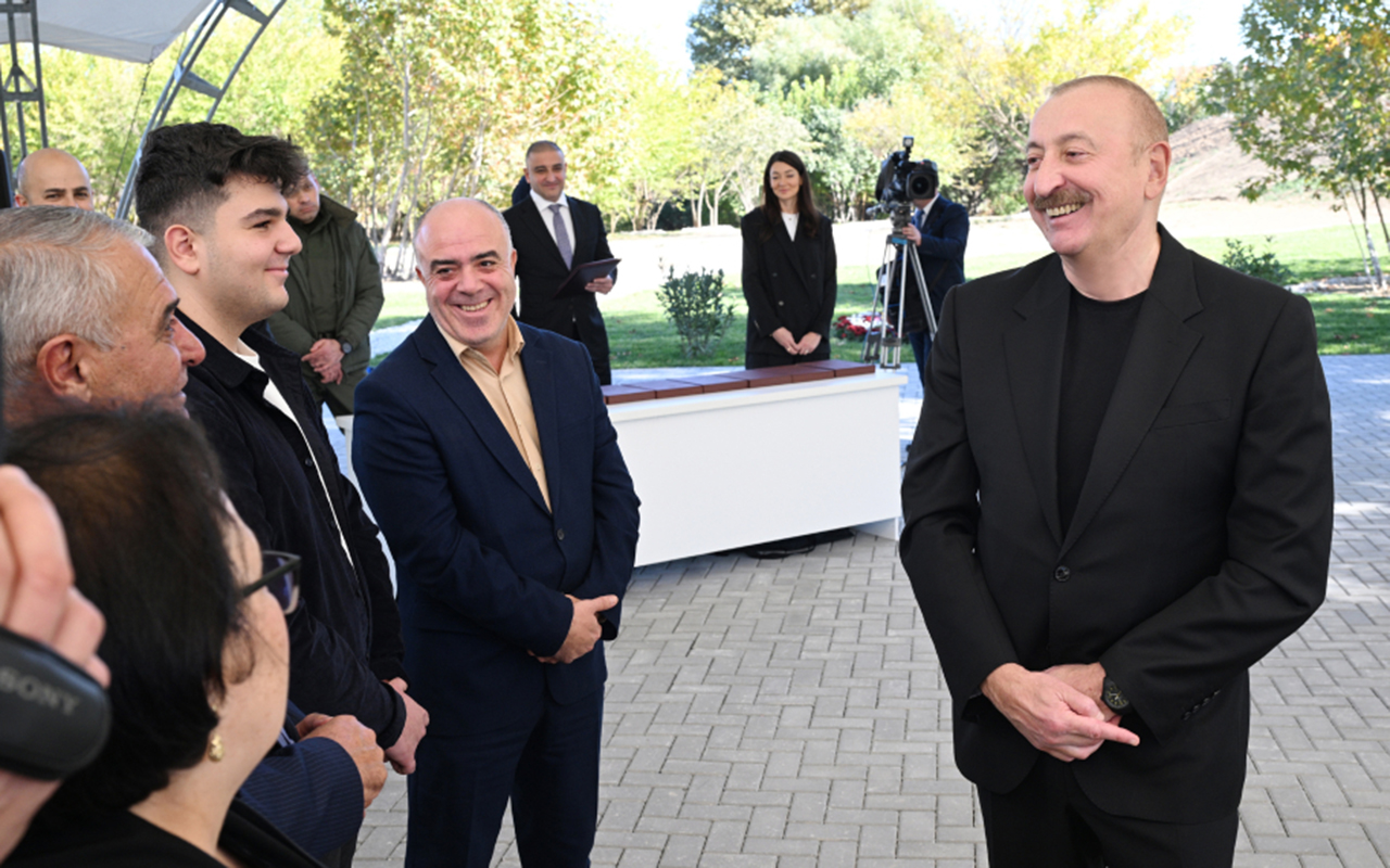 Prezident sakinlərlə görüşdü  - Fotolar-Yenilənib  