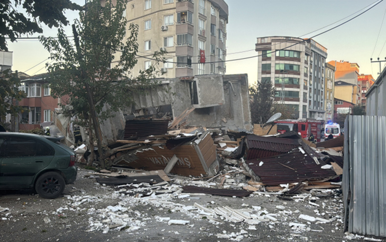 Türkiyədə altımərtəbəli yaşayış binası uçdu