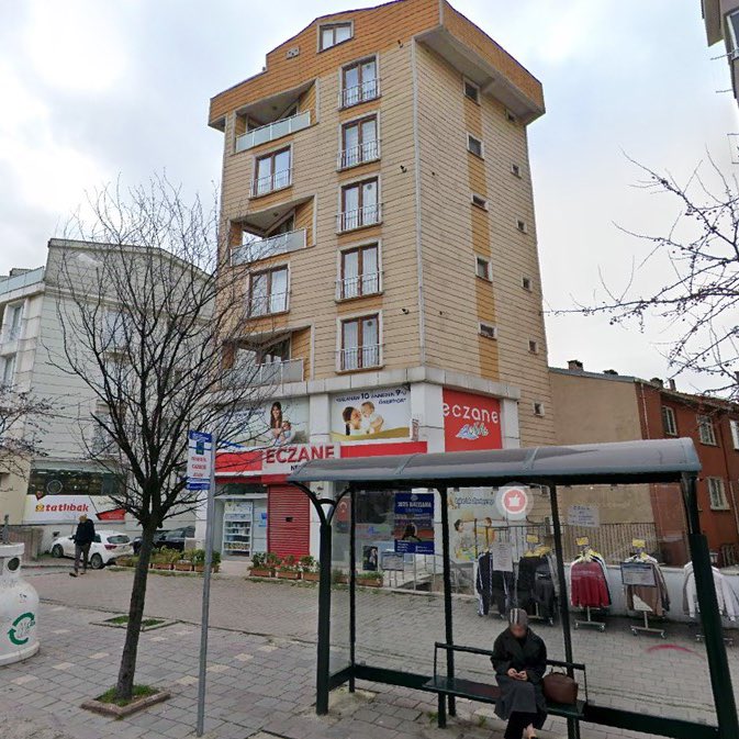 Türkiyədə altımərtəbəli yaşayış binası uçdu Türkiyədə altımərtəbəli yaşayış binası uçdu