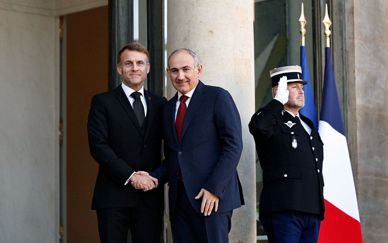 Paşinyan Makronla görüşdü