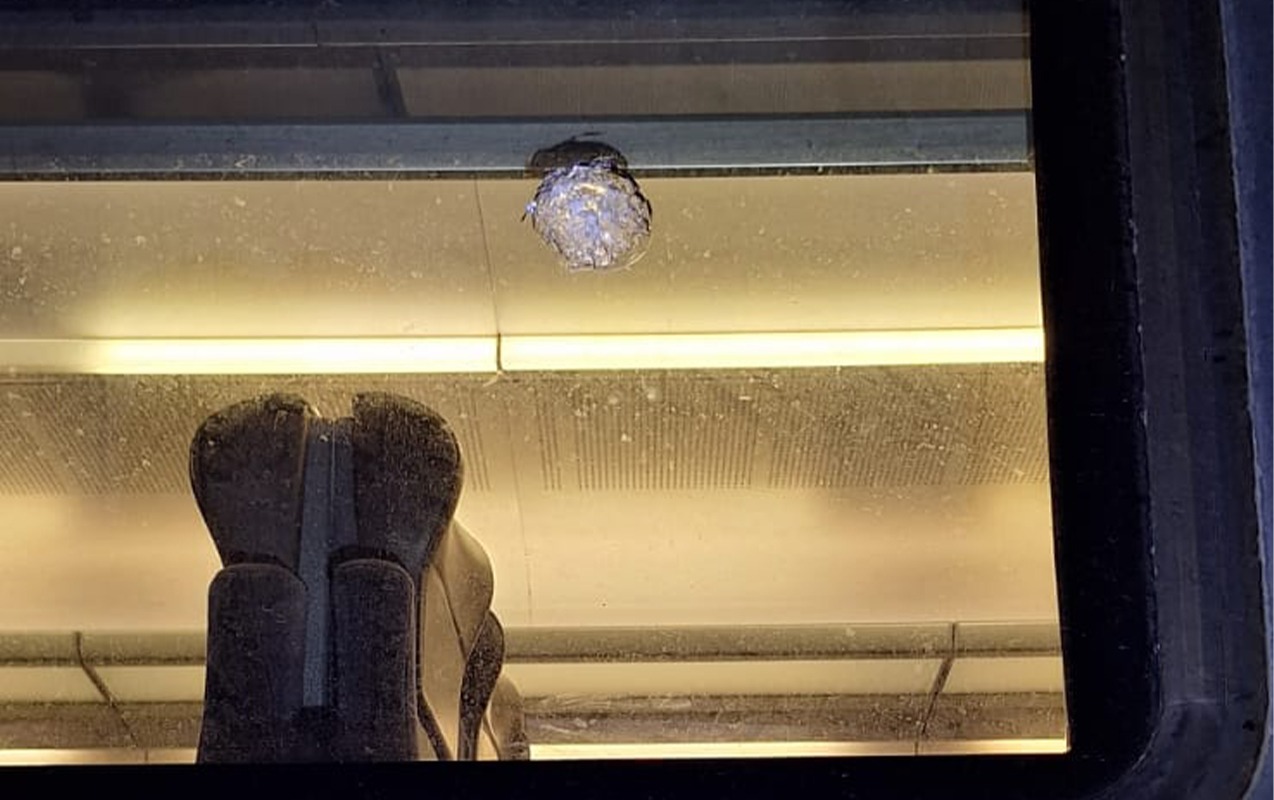 Qatara daş atanlar 15 yaşlı yeniyetmələr imiş  - Yenilənib  