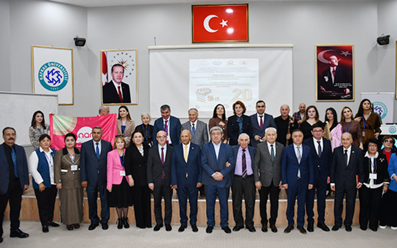 “Nar” Azərbaycan dilinə həsr olunmuş beynəlxalq simpoziuma dəstək oldu - Fotolar “Nar” Azərbaycan dilinə həsr olunmuş beynəlxalq simpoziuma dəstək oldu - Fotolar