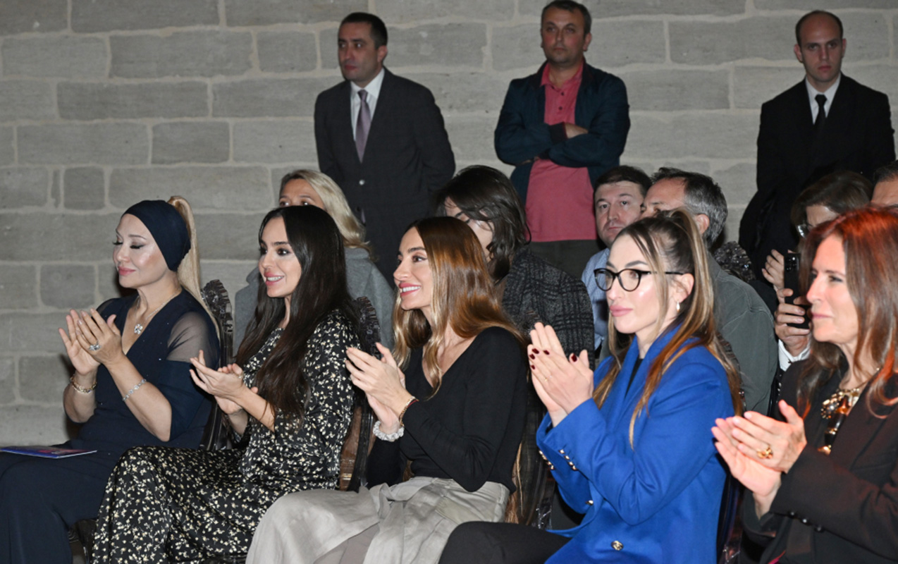 Prezident ailəsi “Suyun sirri”ni izlədi - Fotolar