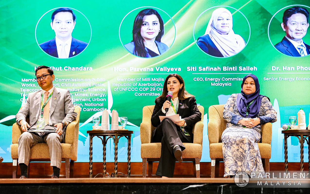 Deputat Malayziyadakı forumda  - Fotolar  