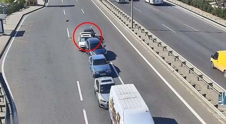Ani diqqətsizliyin səbəb olduğu ağır qəzalar  - Video  