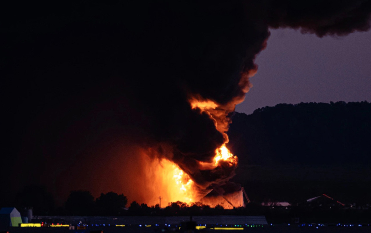 ABŞ-də yük təyyarəsi qəzaya uğradı  - Ölənlər və yaralananlar var  