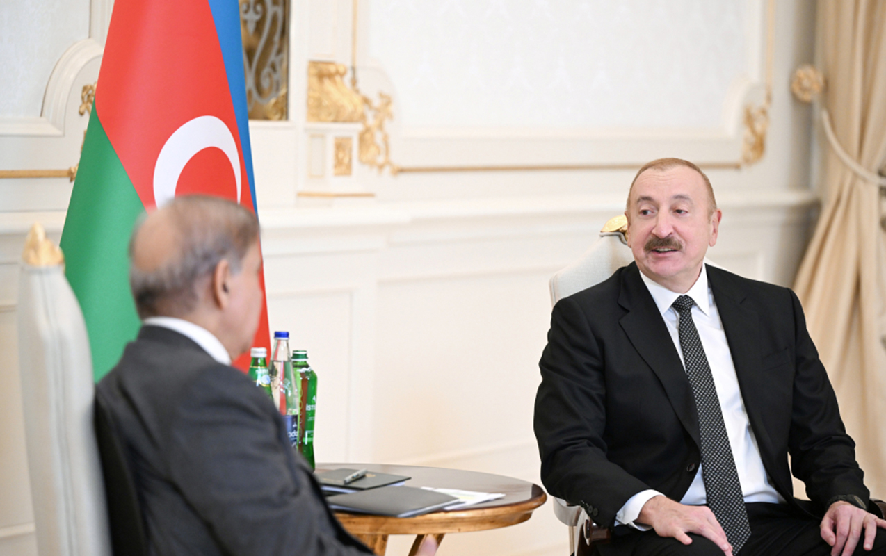 Prezident Şahbaz Şəriflə məhdud tərkibli görüş keçirdi  - Fotolar+Yenilənib  