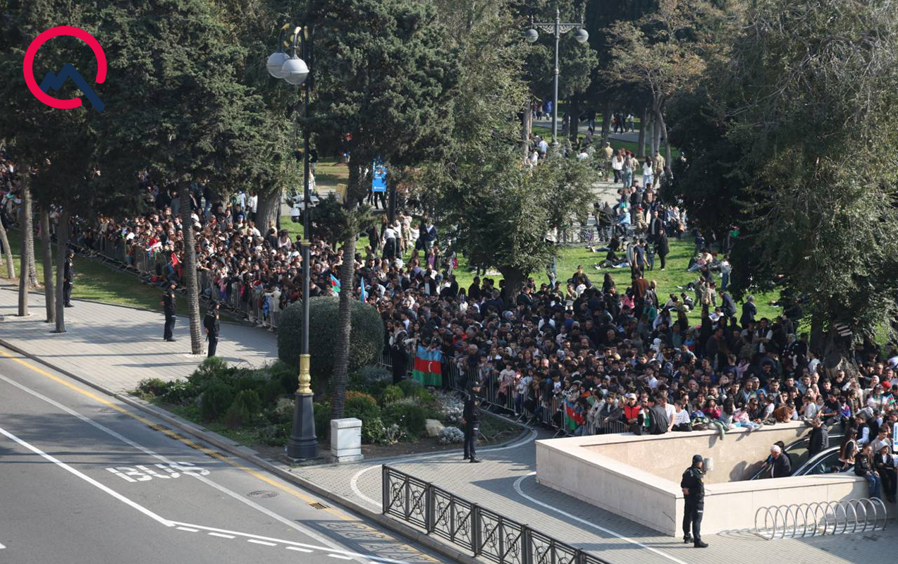 Bakı bulvarında izdiham  - Hamı paradı izləməyə gəlir+Video  