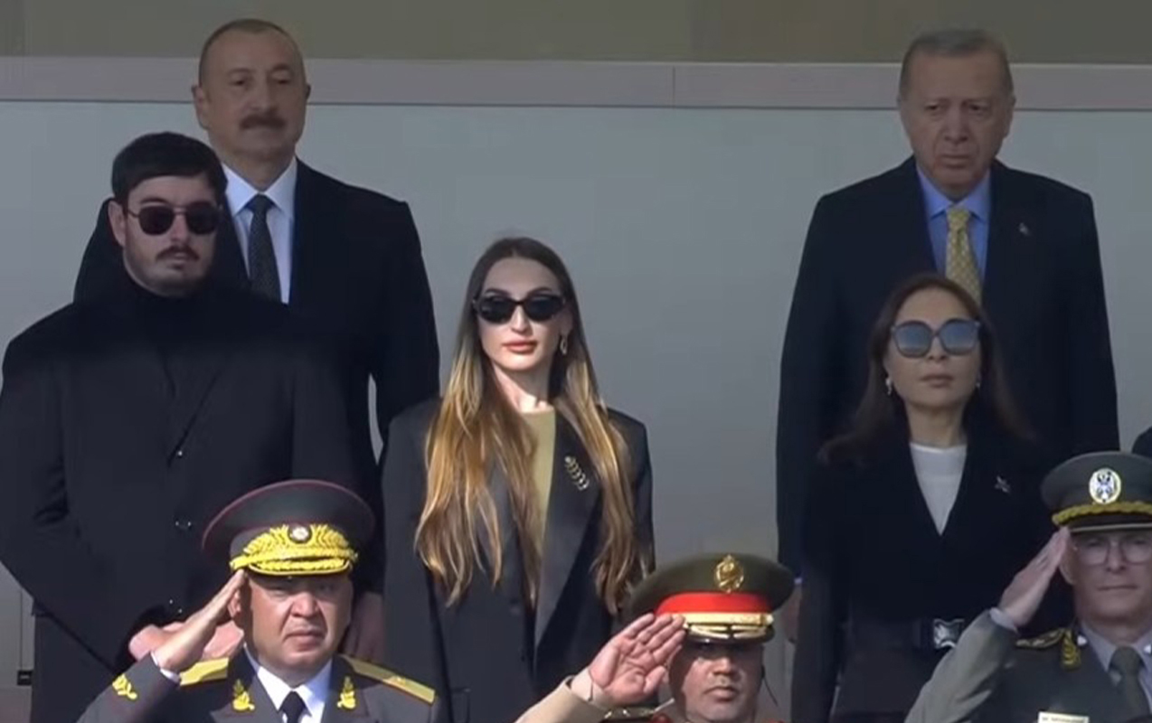 Prezidentin oğlu ilə gəlini hərbi paradda  - Foto  