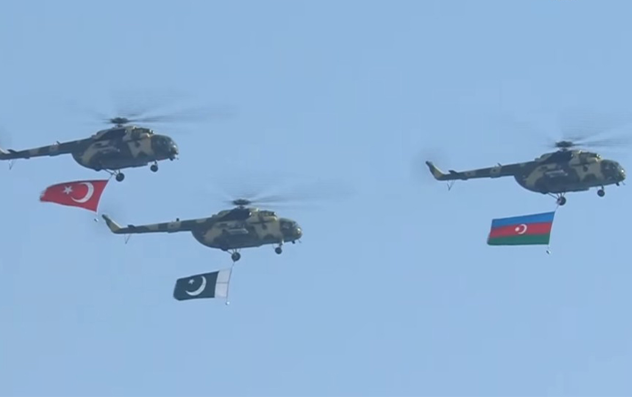 Səmada Azərbaycan-Türkiyə-Pakistan bayraqları...  - Video  