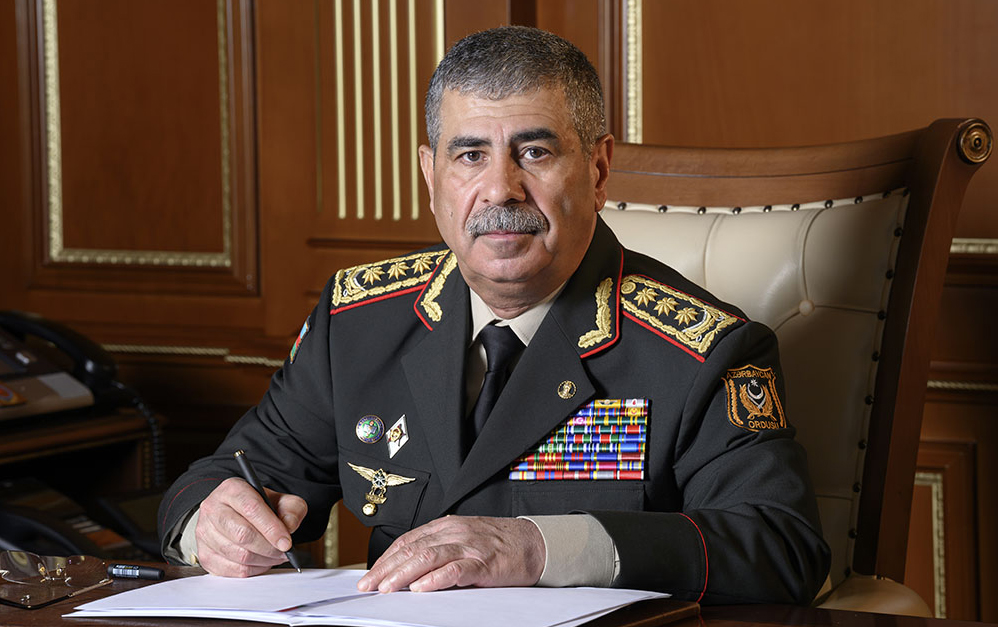 Zakir Həsənov şəxsi heyəti təbrik etdi