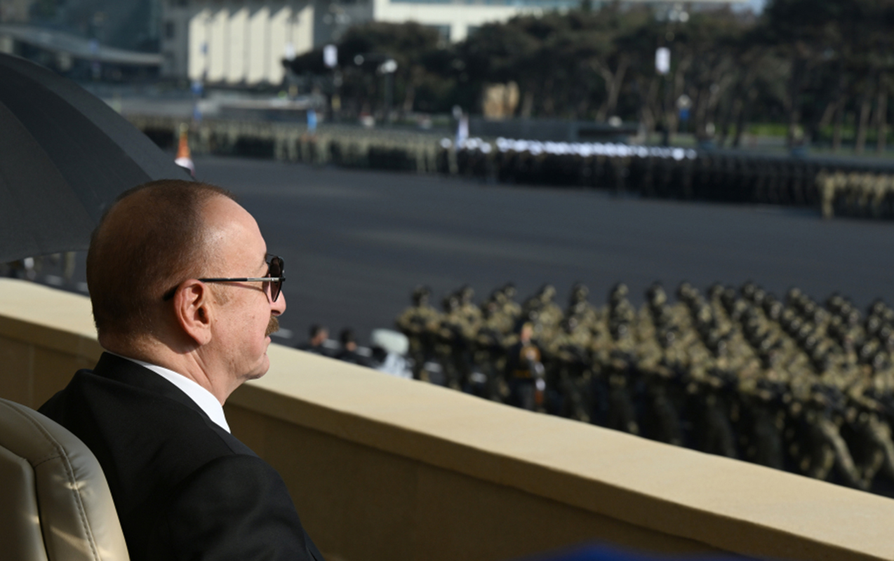 İlham Əliyev tarixi paraddan görüntülər paylaşdı  - Video  