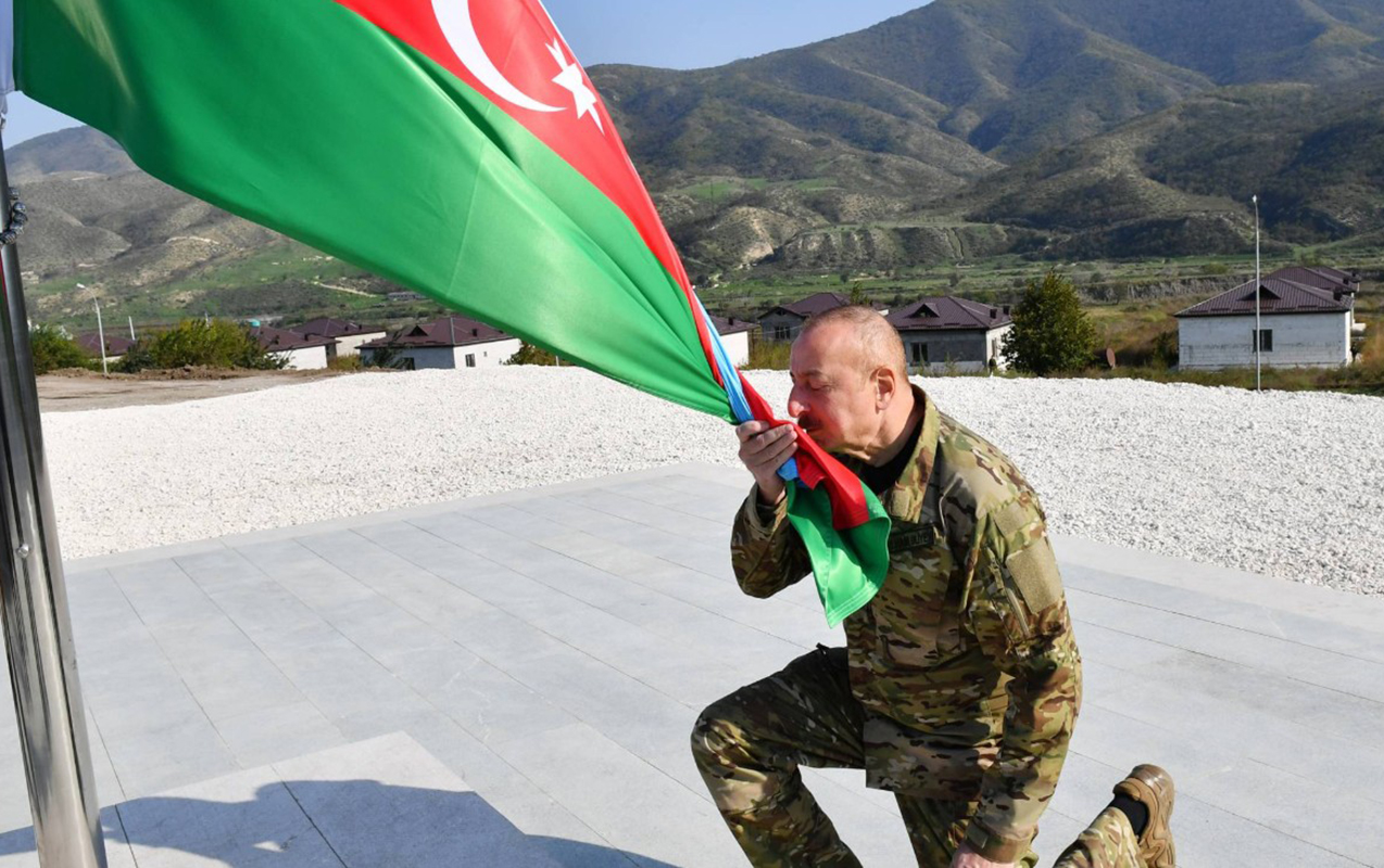 “Qaldırdığım bayraq, eşq olsun!”