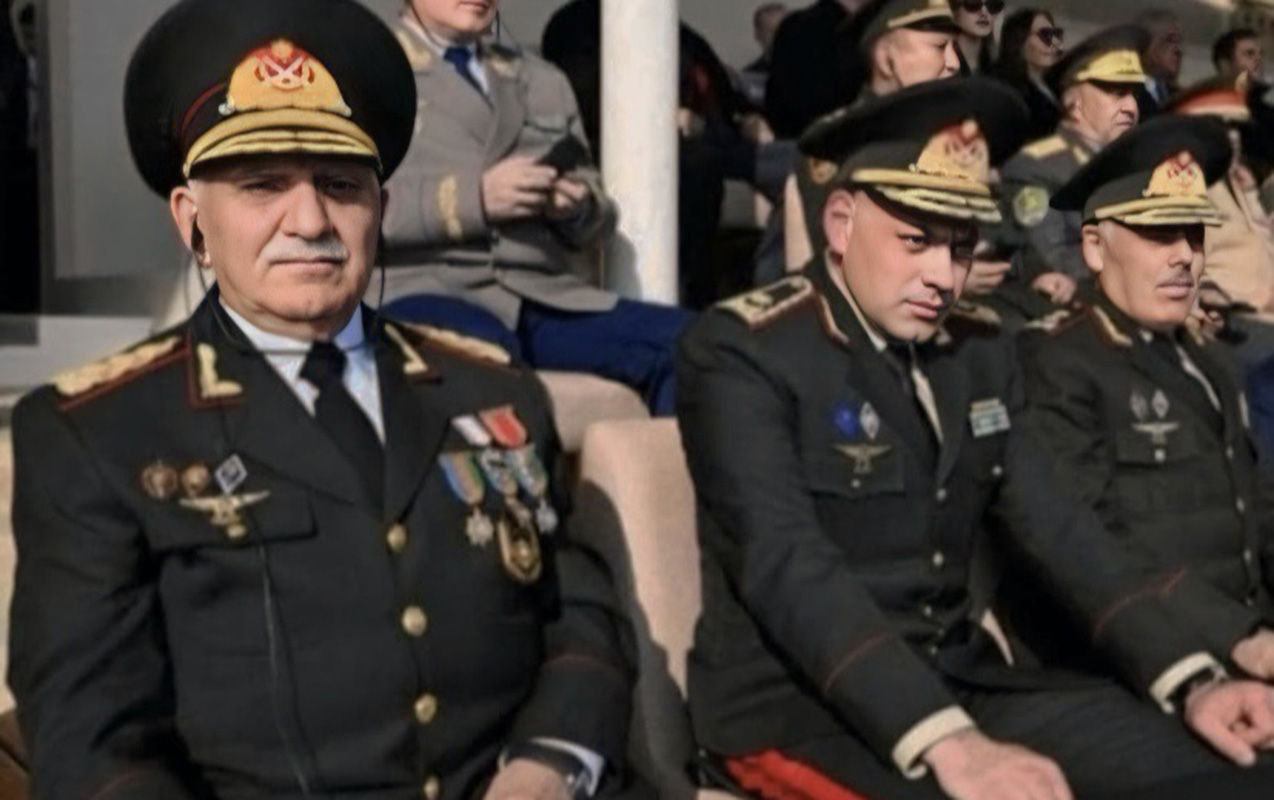 Sabiq və indiki rəislər paradı birlikdə izlədi