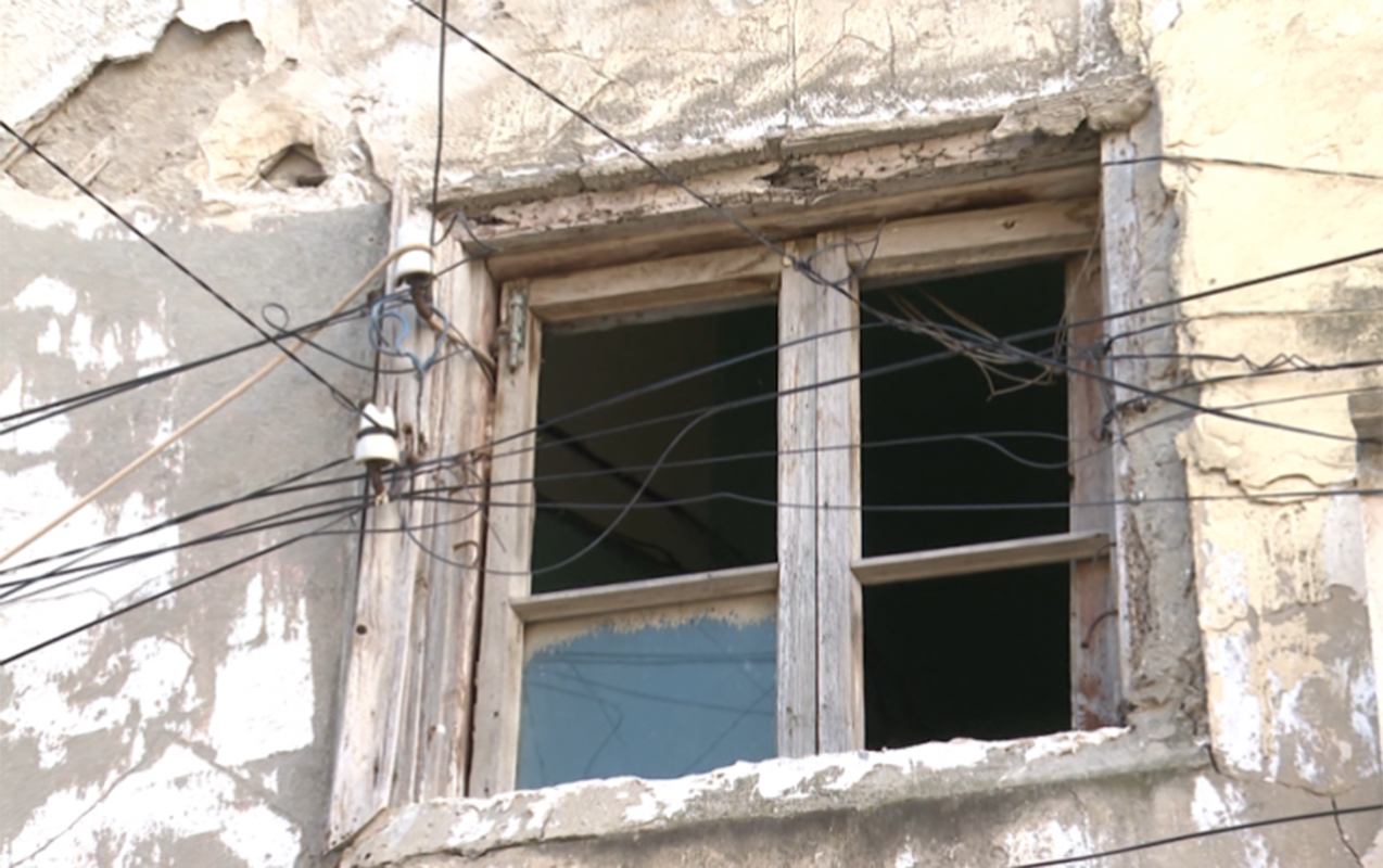 Bu bina hər an yana bilər  - Video  