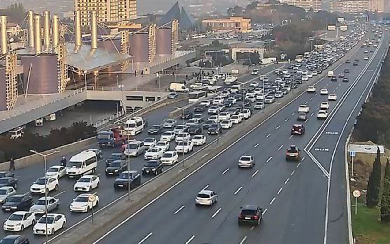 Bu yollarda tıxac var  - Siyahı  