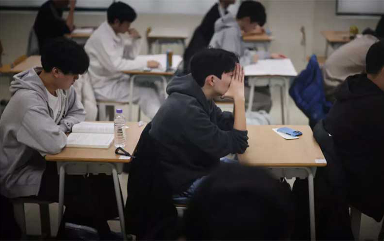 İmtahana görə 140 reysi təxirə saldılar