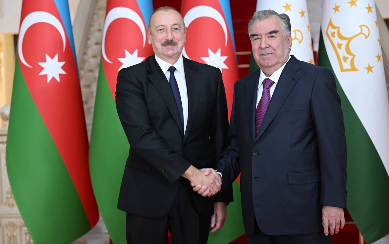 Emoməli Rəhmon İlham Əliyevi təbrik etdi