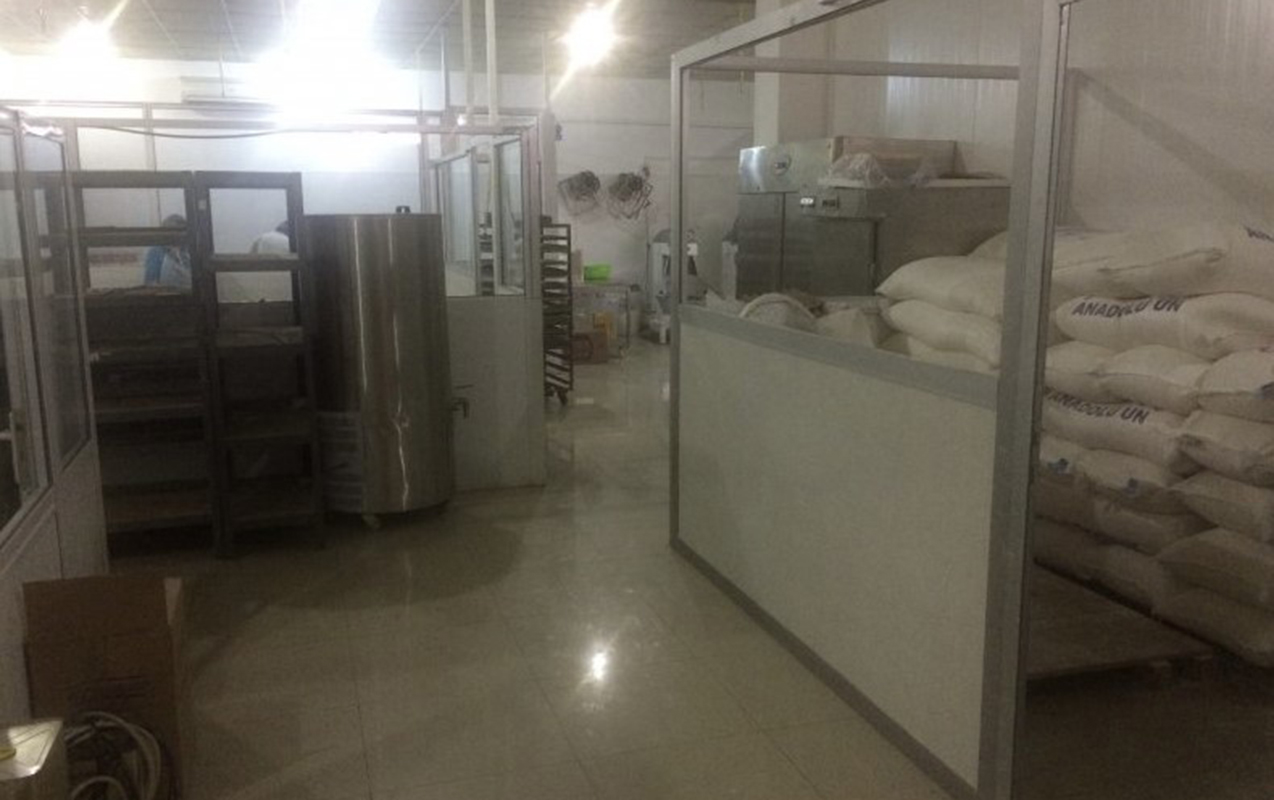 Şirniyyat sexində dəhşətli hadisə  - Əlini itirdi  