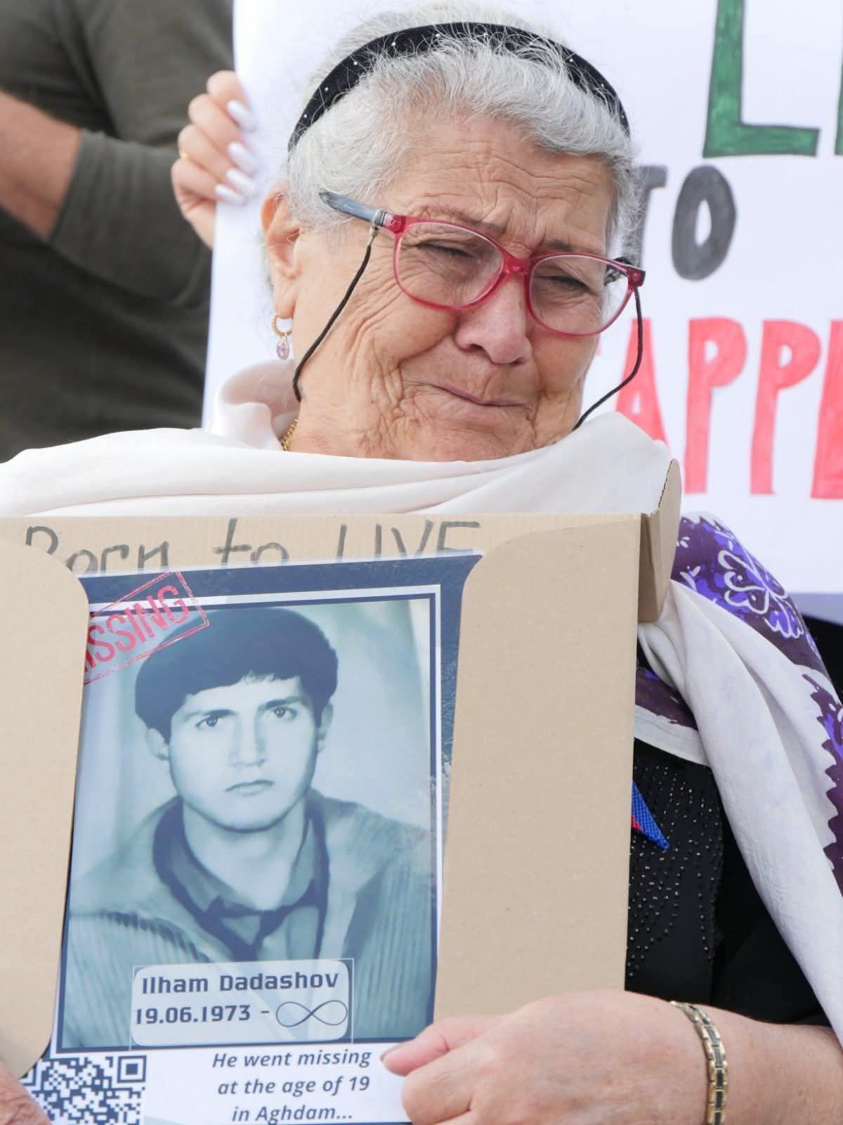 Nəşi tapılmayan şəhidin anası vəfat etdi - FOTO 2 Nəşi tapılmayan şəhidin anası vəfat etdi - FOTO